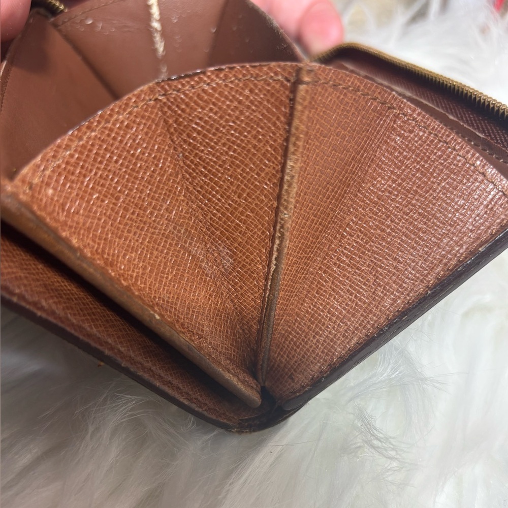 LOUIS VUITTON COMPACT WALLET - Picture 11 of 16